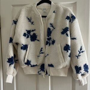 Sundance Living Women's White and Blue Rose Sherpa Jacket. Brand new- never worn
